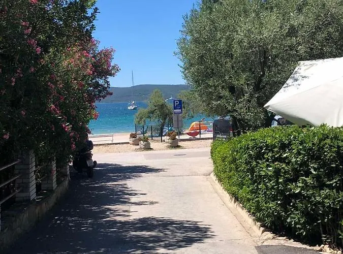 アパート Perla ビオグラード・ナ・モル